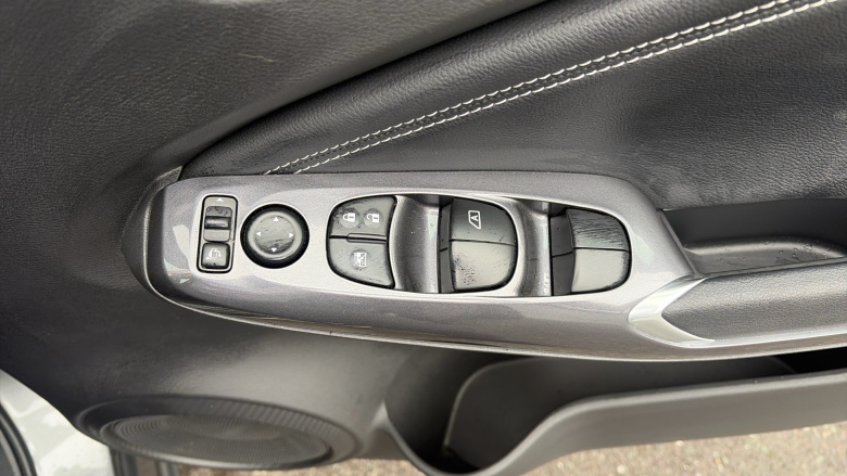 Nissan Juke 1.0 DiG-T 114 N-Connecta 5dr DCT Petrol Hatchback